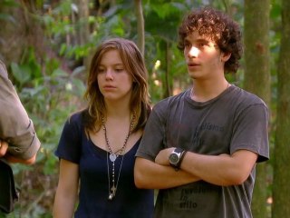 Dinho e Lia recebem um sermão da polícia