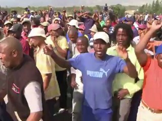 S.African farmworkers defy calls to end strike