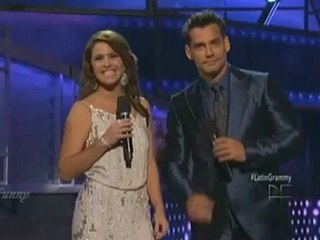 Cristian de la Fuente (@iamdelafuente) beso a Lucero en los Grammys Latinos