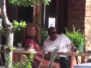 Makeup Free Beyonce in a Sexy Bikini