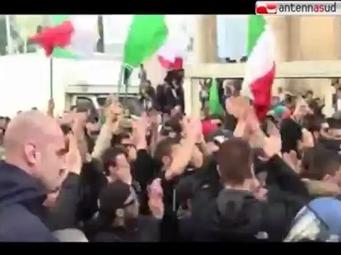 TG 14.11.12 Manifestazione anti-governo. Contatto studenti-Polizia a Roma