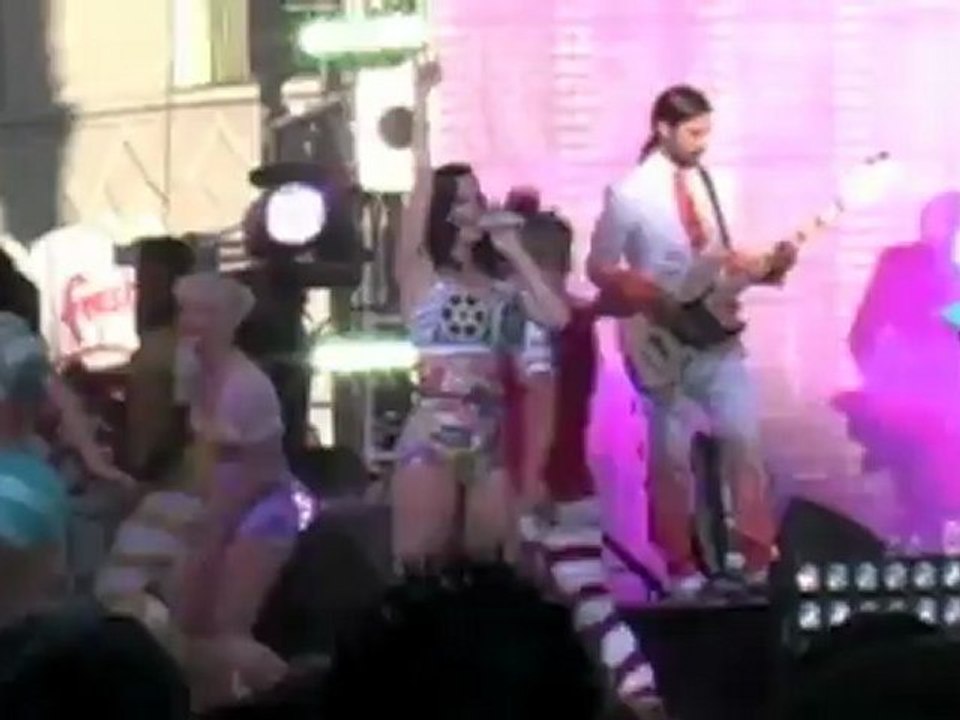 Why is Jahmene Douglas Not a Katy Perry fan?