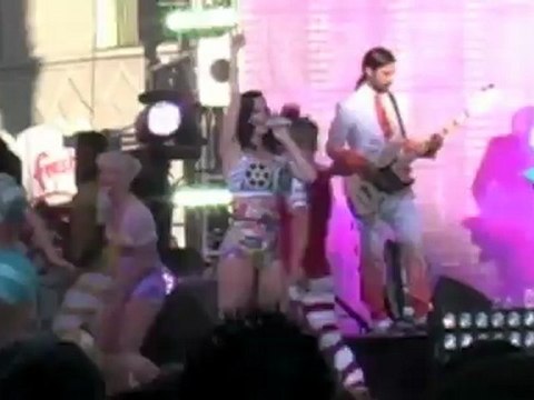 Why is Jahmene Douglas Not a Katy Perry fan?