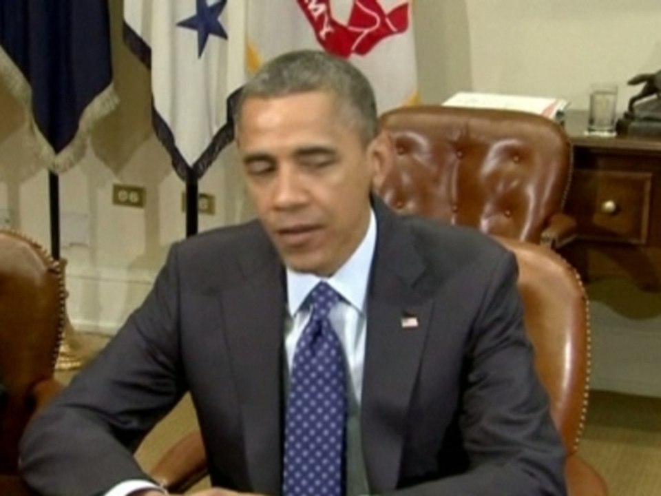 Obama says resolving fiscal cliff is urgent business