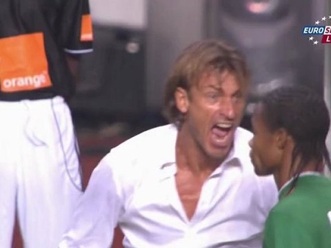 Hervé Renard violente un de ses joueurs (NKAUSU) en pleine finale de la CAN 2012