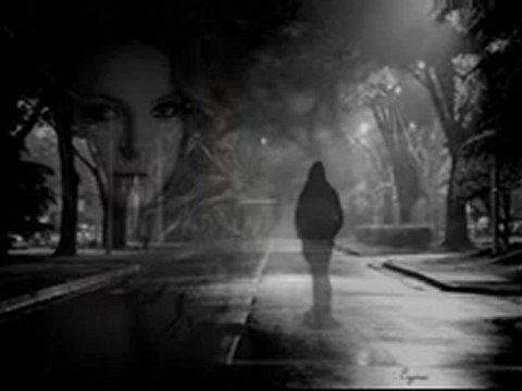 Nilüfer- Caddelerde rüzgar aklımda aşk var... - YouTube