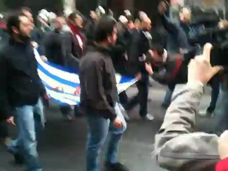 Πορεία - Πολυτεχνείο - Ελληνική Σημαία