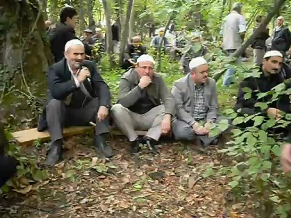 17. kasim  2012. elfida nin cenaze merasimi. Cambazli kö. 015