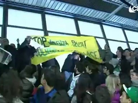 Icaro tv. Il Ministro Cancellieri contestata da Paz e studenti riminesi al palazzetto