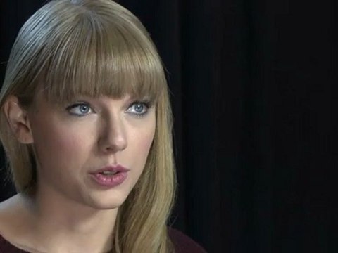 Behind-the-Scenes Interview With Taylor Swift at the AMAs 2012