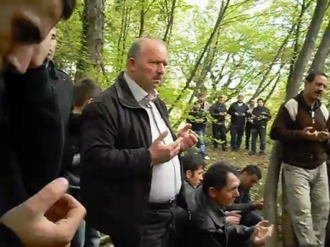 17. kasim 2012. elfida nin cenaze merasimi. Cambazli kö. 016