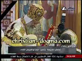 Hicham Qandil, premier ministre égyptien, quittant la Cathédrale