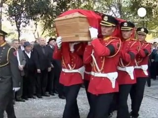 Son Arnavut kralının mezarı Tiran'da