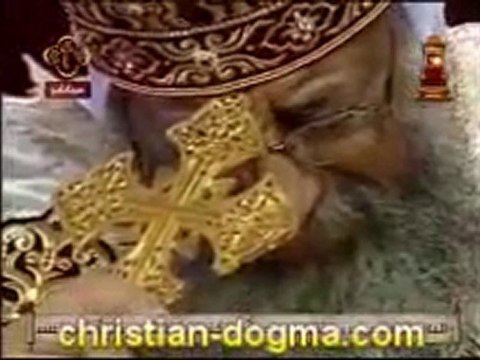 Les larmes du Pape Anba Tawadros II pendant le mot d'Anba Pachomios