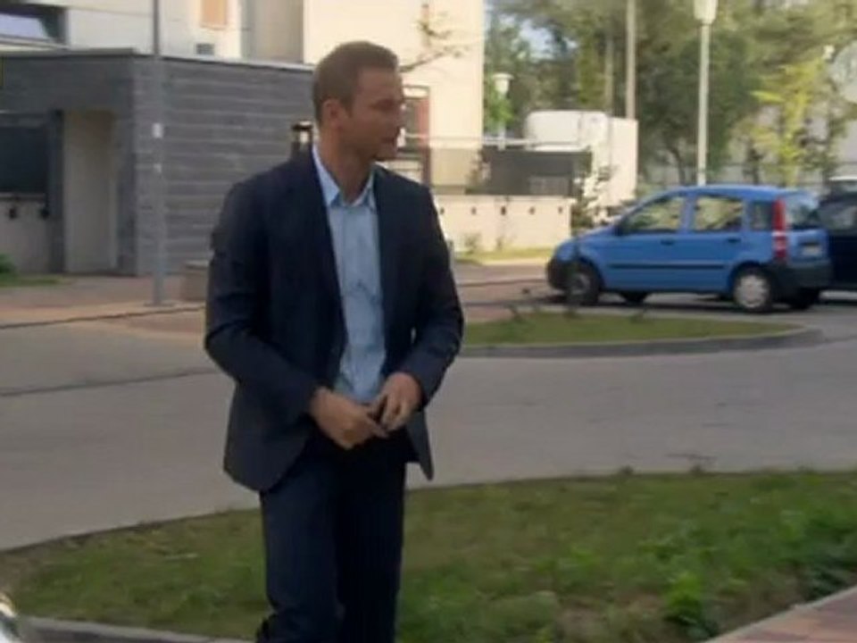 Janek w bójce z Darkiem, upada i uderza głową w krawężnik(Julia)