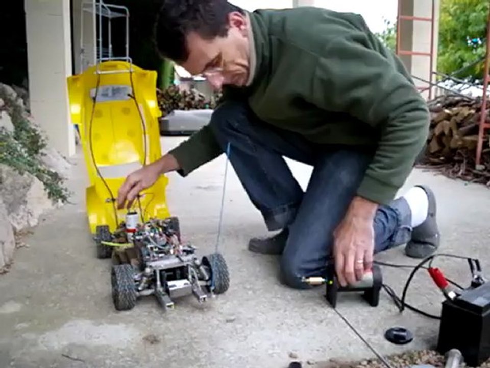 Moteur 2cv homemade 1/6, essai sur Cox de 6kg