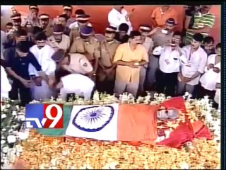 Politicians pay homage to Bal Thackeray