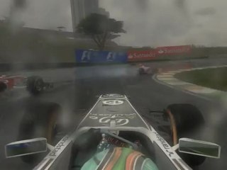 F1 2011 - GP du Brésil - Dépassement osé sur retardataires (2)