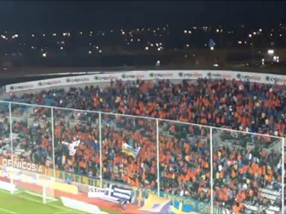 ΑΠΟΕΛ-ΑΕΚ-οπαδοί ΑΠΟΕΛ (2)