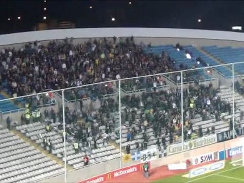 ΑΠΟΕΛ-ΑΕΚ-οπαδοί ΑΕΚ (4)