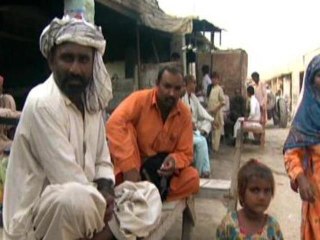 Pakistani markets rebuild after the flood