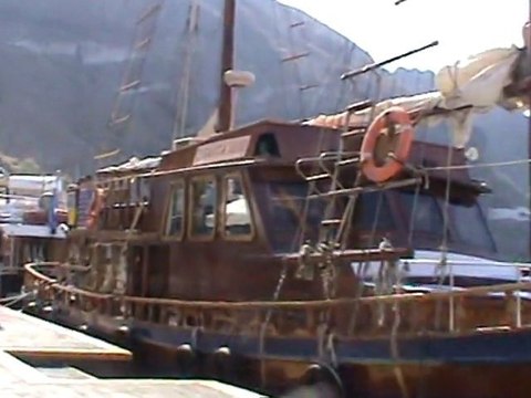 FTI Berlin Kreuzfahrt Santorin Ausflug Eselritt Shopping in Fira