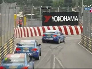 WTCC Macau 2012 - Course 1 : Huff passe Muller puis abandonne