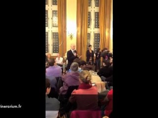 Des manifestants pro-mariage gay débattent à leur façon...