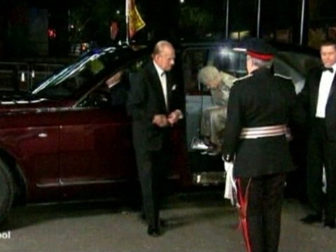 Queen arrives at Royal Variety Performance