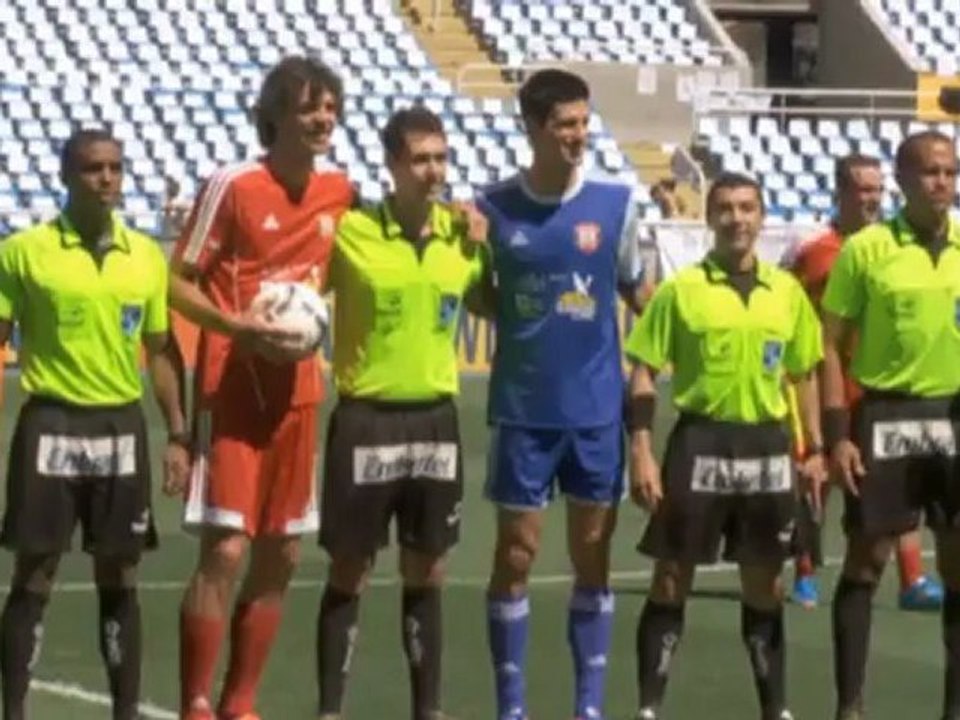 Kicken für den guten Zweck: Djokovic in Brasilien am Ball