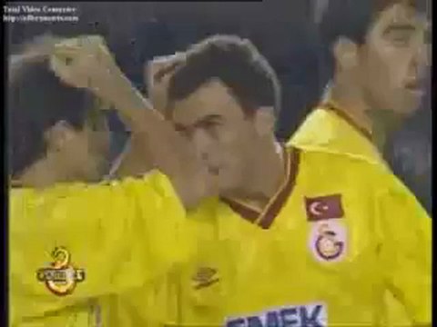Arif Erdem scores a great goal for Galatasaray against Man U