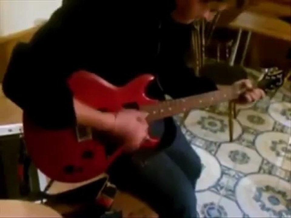 monsieurtel-guitare-bizarre