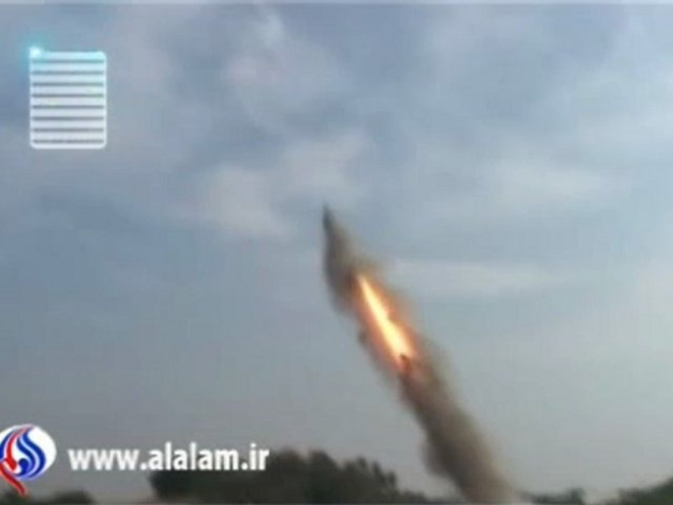 المقاومون الفلسطينيون يطلقون صواريخ (فجر - 3) على المستوطنات الاسرائيلية
