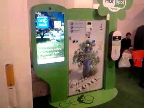 TOTEM ECOLOGICO MULTICANALE-BLUETOOTH MARKETING-Wi-Fi-PUNTO DI RICARICA PER LA MOBILITA' ELETTRICA.
