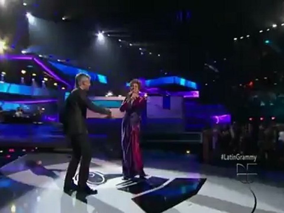 Daniela Romo y Sergio Dalma (Yo no te pido la Luna)