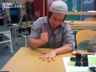 Bıçakla Oynanan Tehlikeli Oyun