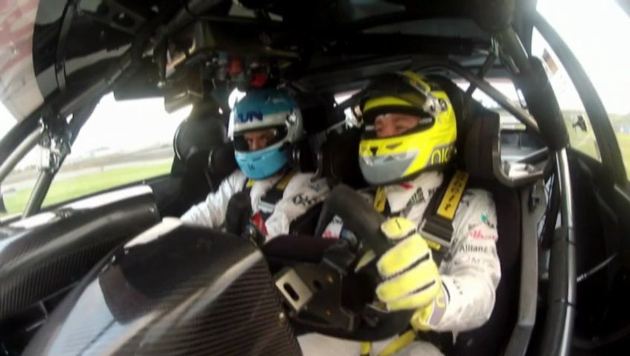 Rosberg bringt Agüero das Autofahren bei