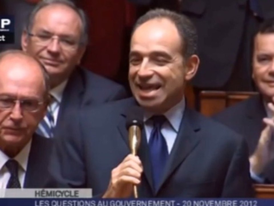 A l'Assemblée", Copé ovationné par l'UMP et hué par le PS