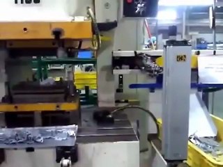 Robot cấp phôi máy dập tại nhà máy Canon.FLV - YouTube