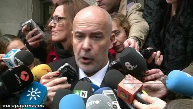 Flores debe comparecer 2 días al mes ante el juzgado