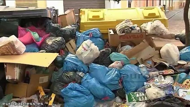 Vecinos de Jerez queman basura tras 18 días de huelga