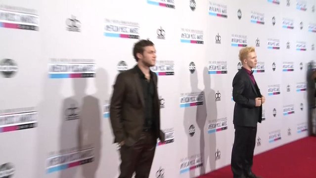 Phillip Phillips Red Carpet Fashion - AMAs 2012