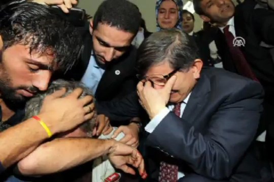 Davutoğlu, gözyaşlarını tutamadı