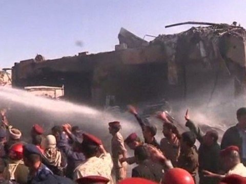 Yemeni plane crashes in Sanaa, killing 10