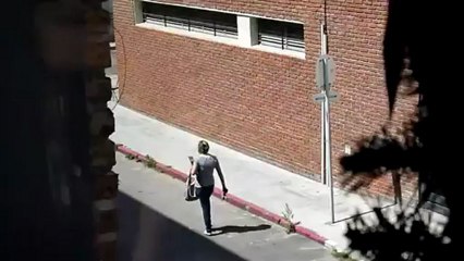 Mulher traida é um perigo... para qualquer carro