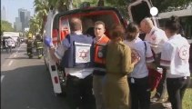 Attentato a Tel Aviv, bomba in un autobus, una ventina...