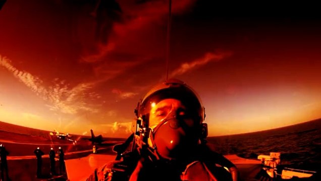 Embarquez à bord du porte-avions Charles de Gaulle