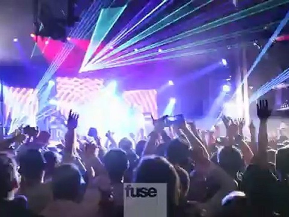 Rihanna Battles Technical Difficulties in Paris - Rihanna 777 Tour Day 4