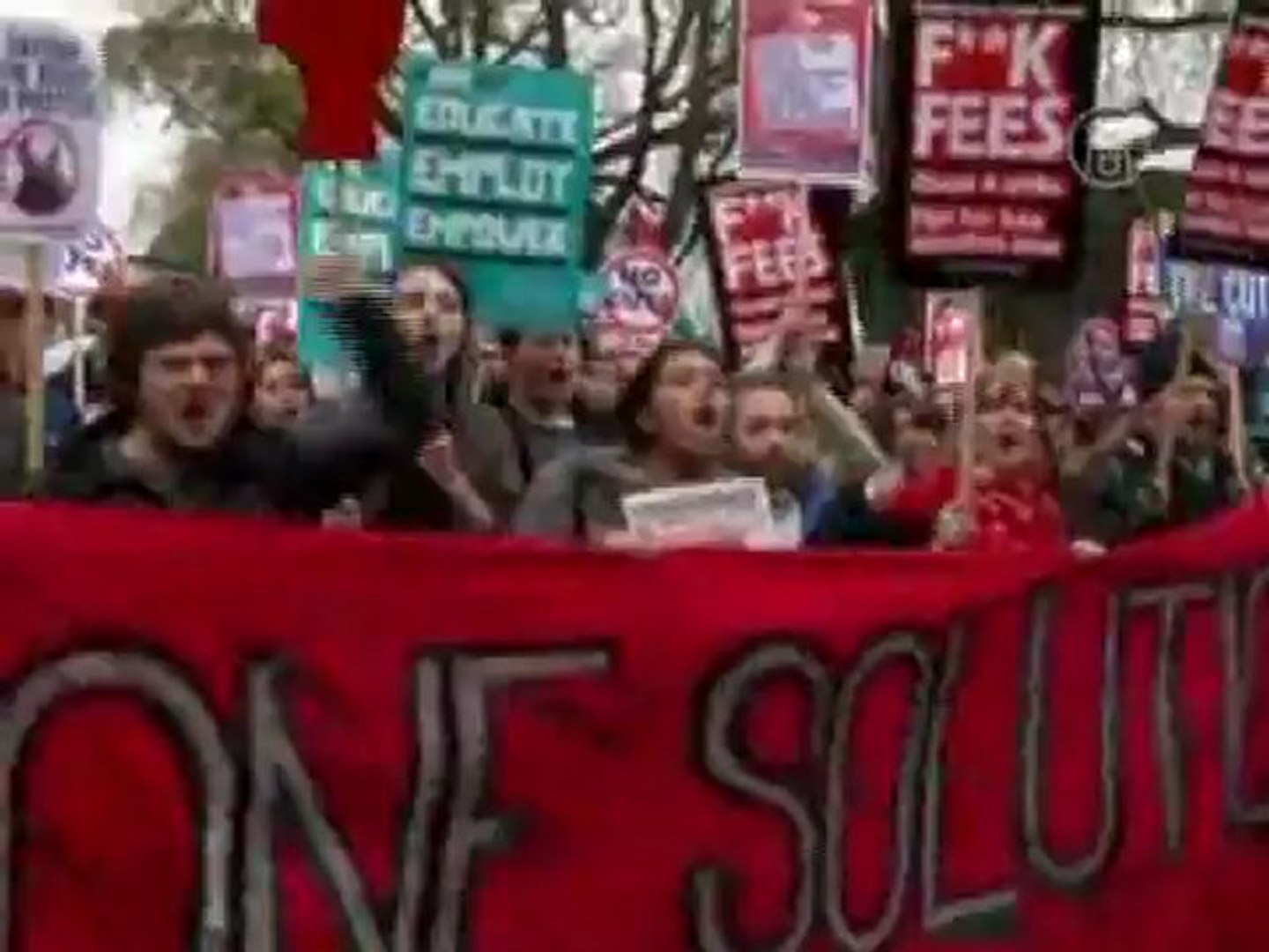 ⁣Лондон: протест студентов прошел без погромов