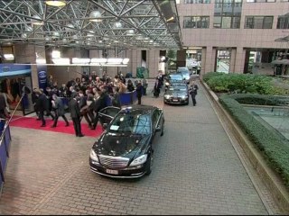 Cameron defende menos gastos